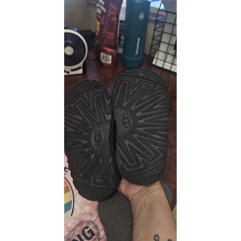 kids black uggs boots Size 7 - Picture 5 of 5